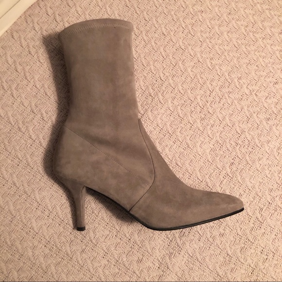 Stuart Weitzman Cling Kitten heel booties - Picture 6 of 8